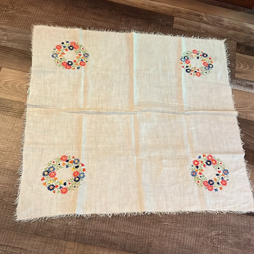 Vintage Linens Square Lace Table Cloths Lot